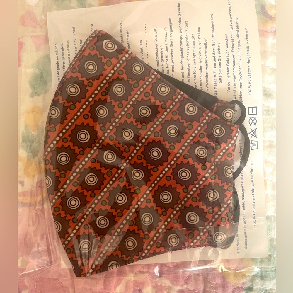 Tory Burch mask- NWT
